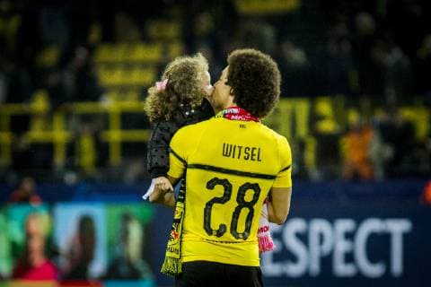 Sport Bilder des Tages GER, UEFA CL, Borussia Dortmund vs Atletico Madrid 24.10.2018, Signal Iduna Park, Dortmund, GER, UEFA CL, Borussia Dortmund vs Atletico Madrid, UEFA REGULATIONS PROHIBIT ANY USE OF PHOTOGRAPHS AS IMAGE SEQUENCES AND OR QUASI-VIDEO im Bild picture shows: Mario Goetze (Borussia Dortmund 10) mit Marco Reus (Borussia Dortmund 11) nach dem Spiel, im Gespräch während der Ehrenrunde,