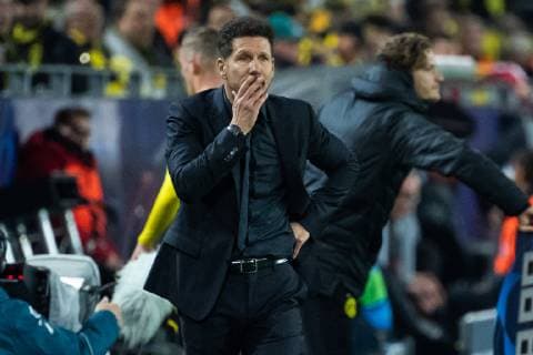 24.10.2018, xkvx, Fussball UEFA Champions League, Borussia Dortmund - Atletico Madrid emspor, v.l. Head Coach Trainer Diego Simeone (Atletico Madrid) gibt Anweisung, gestikuliert, mit den Armen gestikulieren, gives instructions, gesticulate (DFL DFB REGULATIONS PROHIBIT ANY USE OF PHOTOGRAPHS as IMAGE SEQUENCES and or QUASI-VIDEO) Dortmund