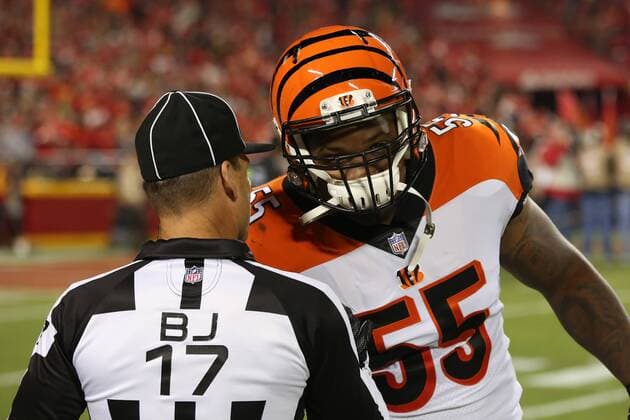 KANSAS CITY, MO - OCTOBER 21: Cincinnati Bengals linebacker Vontaze Burfict (55) talks with back judge Steve Patrick (17) before a week 7 NFL American Football Herren USA game between the Cincinnati Bengals and Kansas City Chiefs on October 21, 2018 at Arrowhead Stadium in Kansas City, MO. The Chiefs won 45-10. (Photo by Scott Winters Icon Sportswire) NFL: OCT 21 Bengals at Chiefs Icon181021425 EDITORIAL USE ONLY