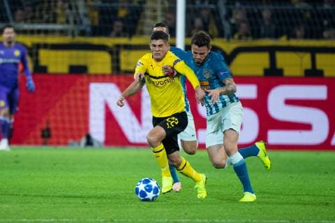 24.10.2018, xkvx, Fussball UEFA Champions League, Borussia Dortmund - Atletico Madrid emspor, v.l. Christian Pulisic (BVB Borussia Dortmund), Saul (Atletico Madrid) (DFL DFB REGULATIONS PROHIBIT ANY USE OF PHOTOGRAPHS as IMAGE SEQUENCES and or QUASI-VIDEO) Dortmund