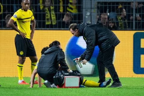 24.10.2018, xkvx, Fussball UEFA Champions League, Borussia Dortmund - Atletico Madrid emspor, v.l. Thomas Delaney (BVB Borussia Dortmund) muss behandelt werden Verletzung (DFL DFB REGULATIONS PROHIBIT ANY USE OF PHOTOGRAPHS as IMAGE SEQUENCES and or QUASI-VIDEO) Dortmund