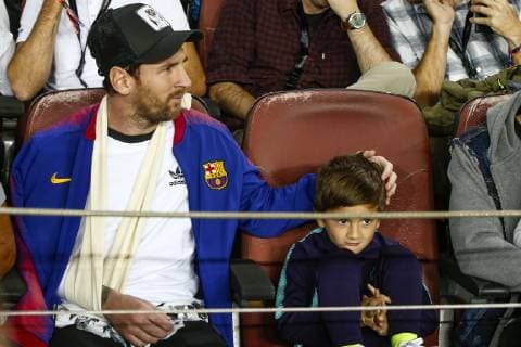October 24, 2018 - Barcelona, Spain - Barcelona forward Lionel Messi (10) with his son Thiago during the UEFA Champions League match between FC Barcelona Barca and Inter Milan at Camp Nou Stadium on October 24, 2018 in Barcelona, Spain. FC Barcelona v FC Internazionale - UEFA Champions League Group B  - ZUMAn230 20181024_zaa_n230_661 Copyright: xMikelxTriguerosx