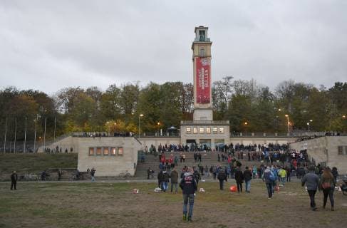 Fussball, Herren, Saison 2018 2019, Europa League (Gruppe B, 3. Spieltag) RB Leipzig - Celtic Glasgow, Fans von Leipzig auf dem Weg zum Stadion, 25.10. 2018, Copyright: xMatthiasxKochx