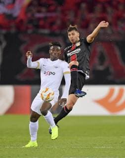 25.10.2018, Fussball UEFA Europa League 2018 2019, Gruppenphase, 3.Spieltag, FC Zürich - Bayer Leverkusen, im Letzigrund-Stadion Zürich. v.li: Stephen Odey (Zürich) gegen Aleksandar Dragovic (Leverkusen).