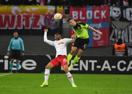 Fussball, Herren, Saison 2018 2019, Europa League (Gruppe B, 3. Spieltag) RB Leipzig - Celtic Glasgow, v. l. Matheus Cunha (RB Leipzig), Kieran Tierney (Celtic Glasgow), 25.10. 2018, Copyright: xMatthiasxKochx