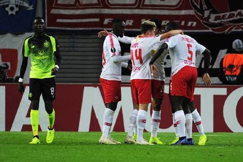 UEFA Europa League 2018 2019 Gruppenphase Group Stage, 3. Spieltag RB Leipzig vs. Celtic FC Glasgow (25.10.2018) Jubel bei Spielern von RBL nach dem 1:0 durch Matheus Cunha (verdeckt). Leipzig Sachsen Deutschland