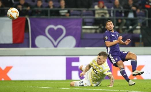 Anderlecht s Zakaria Bakkali (R) scores the 1-0 goal during the match between Belgian soccer team RSC Anderlecht and Turkish team Fenerbahce, Thursday 25 October 2018 in Anderlecht on the third day of the UEFA Europa League group stage, in group D. VIRGINIExLEFOUR  x05455076x