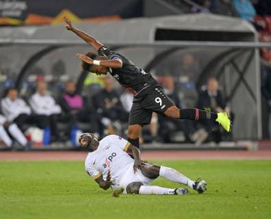 25.10.2018, Fussball UEFA Europa League 2018 2019, Gruppenphase, 3.Spieltag, FC Zürich - Bayer Leverkusen, im Letzigrund-Stadion Zürich. v.li: Pa Modou (Zürich) gegen Leon Bailey (Leverkusen).