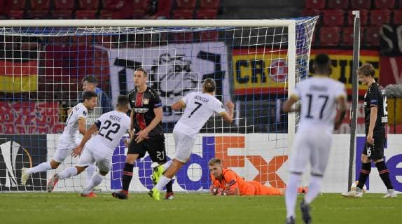 25.10.2018, Fussball UEFA Europa League 2018 2019, Gruppenphase, 3.Spieltag, FC Zürich - Bayer Leverkusen, im Letzigrund-Stadion Zürich. Dominik Kohr (Leverkusen) und Torwart Lukas Hradecky (Leverkusen) frustriert nach dem Gegentor zum 1:0.