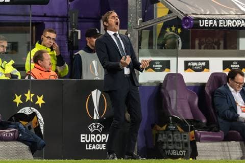 coach Phillip Cocu of Fenerbahce SK during the UEFA Europa League group D match between RSC Anderlecht and Fenerbahce AS at Constant Vanden Stock Stadium on October 25, 2018 in Brussels, Belgium UEFA Europa League 2018 2019 xVIxVIxImagesx xGerritxvanxKeulenxIVx 12557104