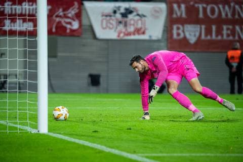 25.10.2018, xkvx, Fussball UEFA Europa League, RB Leipzig - Celtic Glasgow emspor, v.l. Torjubel, Goal celebration, celebrate the goal zum 2:0 durch Matheus Cunha (RB Leipzig) Craig Gordon (Celtic Glasgow) enttaeuscht, enttaeuscht schauend, dissapointed (DFL DFB REGULATIONS PROHIBIT ANY USE OF PHOTOGRAPHS as IMAGE SEQUENCES and or QUASI-VIDEO) Leipzig