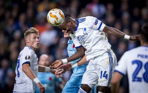 FCKs Dame N Doye og Slavia Prag Vladimír Coufal i Europa League kampen mellem FCK - SK Slavia Praha i Telia Parken torsdag den 25 oktober 2018. , Copenhagen Denmark  Copyright: Scanpix LiselottexSabroex COP101 spdk20181025-200057-L