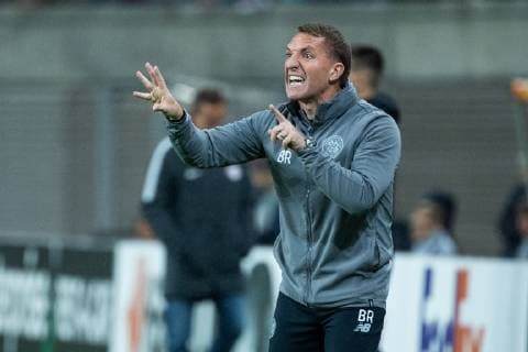 25.10.2018, xkvx, Fussball UEFA Europa League, RB Leipzig - Celtic Glasgow emspor, v.l. Brendan Rodgers (Celtic Glasgow) gibt Anweisung, gestikuliert, mit den Armen gestikulieren, gives instructions, gesticulate (DFL DFB REGULATIONS PROHIBIT ANY USE OF PHOTOGRAPHS as IMAGE SEQUENCES and or QUASI-VIDEO) Leipzig
