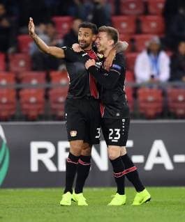 FUSSBALL EUROPA LEAGUE SAISON 2018 2019 Gruppenphase FC Zuerich - Bayer 04 Leverkusen 25.10.2018 JUBEL Bayer 04 Leverkusen; Torschuetze zum 1-2 Karim Bellarabi (li) umarmt Mitchell Weiser
