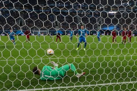 ST PETERSBURG, RUSSIA â€“ OCTOBER 25, 2018: FC Bordeaux s goalkeeper Benoit Costil in their 2018 19 UEFA Europa League Group C Round 3 football match against FC Zenit St Petersburg at Saint Petersburg Stadium. Alexander Demianchuk TASS  TS0953CA