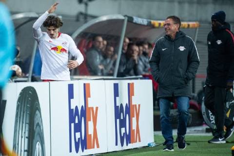 Sport Bilder des Tages 25.10.2018, xkvx, Fussball UEFA Europa League, RB Leipzig - Celtic Glasgow emspor, v.l. Marcel Sabitzer (RB Leipzig) wird ausgewechselt enttaeuscht, enttaeuscht schauend, dissapointed (DFL DFB REGULATIONS PROHIBIT ANY USE OF PHOTOGRAPHS as IMAGE SEQUENCES and or QUASI-VIDEO) Leipzig