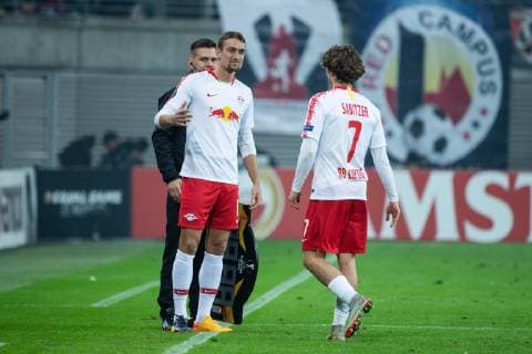 25.10.2018, xkvx, Fussball UEFA Europa League, RB Leipzig - Celtic Glasgow emspor, v.l. Marcel Sabitzer (RB Leipzig) wird ausgewechselt enttaeuscht, enttaeuscht schauend, dissapointed (DFL DFB REGULATIONS PROHIBIT ANY USE OF PHOTOGRAPHS as IMAGE SEQUENCES and or QUASI-VIDEO) Leipzig