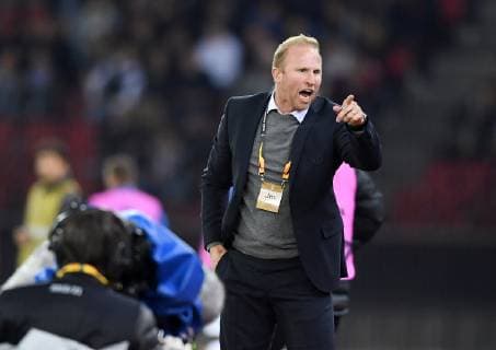 FUSSBALL EUROPA LEAGUE SAISON 2018 2019 Gruppenphase FC Zuerich - Bayer 04 Leverkusen 25.10.2018 Trainer Ludovic Magnin (li, FC Zuerich) schimpf in Richtung Bayer 04 Leverkusen Bank