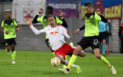 GER, Europa League, Gruppe B, RasenBallsport Leipzig vs Celtic Glasgow 25.10.18 , Leipzig, Red Bull Arena, GER, Saison 2018 2019, UEFA Europa League, Gruppe B, 3.Spieltag von 6 RasenBallsport Leipzig vs Celtic Glasgow im Bild Yussuf Poulsen (Leipzig) gegen Eboue Kouassi und Mikael Lustig (Glasgow) DFL regulations prohibit any use of photographs as image sequences and or quasi-video