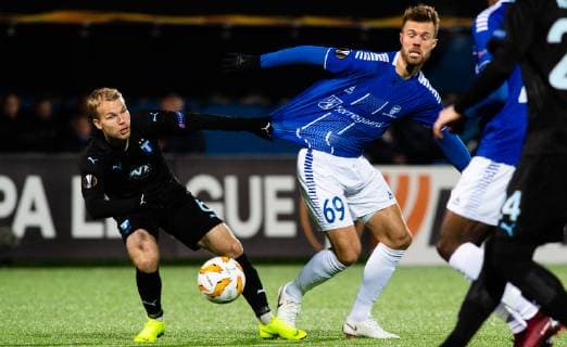 181025 Oscar Lewicki of Malmö FF and Patrick Mortensen of Sarpsborg 08 during the Europa League group stage match between Sarpsborg 08 and Malmö FF on October 25, 2018 in Sarpsborg. Photo: Fredrik Varfjell BILDBYRN kod FV 150152 Copyright: FREDRIKxVARFJELL BB181025FV011