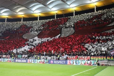 Sport Bilder des Tages 25.10.2018 GER, Frankfurt am Main, Commerzbankarena Saison 2018 2019, 1. Bundesliga, Europa League: Eintracht Frankfurt - Apollon Limassol die Eintracht Frankfurt Fans ultras in der Kurve zeigen Leidenschaft und Fantasie bei ihrer Choreografie DFL regulations prohibit any use of photographs as image sequences and or quasi-video