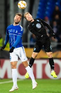 181025 Patrick Mortensen of Sarpsborg 08 and Oscar Lewicki of Malmö FF during the Europa League group stage match between Sarpsborg 08 and Malmö FF on October 25, 2018 in Sarpsborg. Photo: Petter Arvidson BILDBYRN kod PA 92137 Copyright: PETTERxARVIDSON BB181025PA030