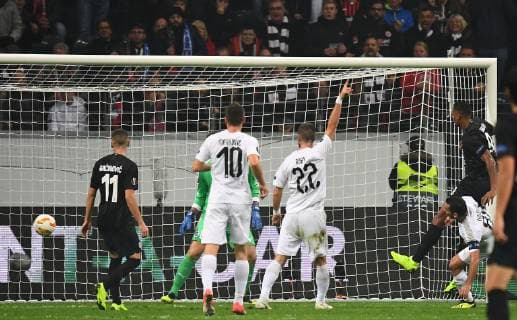 25.10.2018, xjhx, Fussball UEFA Europa League, Eintracht Frankfurt - Apollon Limassol FC emspor, v.l. Sebastien Haller (Eintracht Frankfurt) Goal scored, erziehlt das Tor zum 2:0 (DFL DFB REGULATIONS PROHIBIT ANY USE OF PHOTOGRAPHS as IMAGE SEQUENCES and or QUASI-VIDEO) Frankfurt am Main