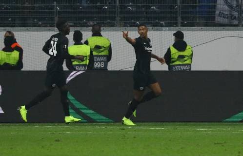 celebrate the goal, Torjubel zum 2:0 von Sebastien Haller (Eintracht Frankfurt) - 25.10.2018: Eintracht Frankfurt vs. Apollon Limassol FC, Commerzbank Arena, Europa League 3. Spieltag, DISCLAIMER: DFL regulations prohibit any use of photographs as image sequences and or quasi-video.