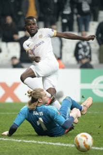 Besiktas Loris Karius and Genk s Aly Mbwana Samatta fight for the ball during the match between Belgian soccer team KRC Genk and Turkish club Besiktas, in Istanbul, Turkey, Thursday 25 October 2018 on the third day of the UEFA Europa League group stage, in group I. YORICKxJANSENS  x05455284x