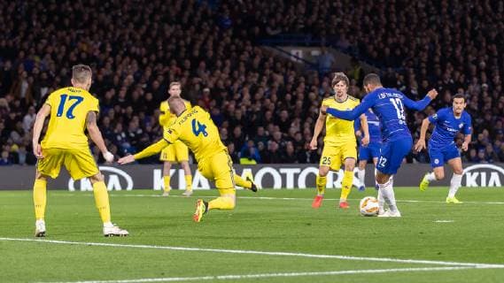 Sport Bilder des Tages Football - 2018 2019 Europa League - Group L: Chelsea vs. FC BATE Borisov Ruben Loftus Cheek (Chelsea FC) fires home the first goal at Stamford Bridge. COLORSPORT DANIEL BEARHAM  csp_che_bor_251018_
