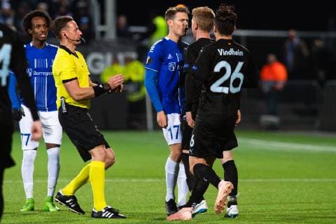 181025 Kristoffer Zachariassen of Sarpsborg 08 and Anders Christiansen of Malmö FF during the Europa League group stage match between Sarpsborg 08 and Malmö FF on October 25, 2018 in Sarpsborg. Photo: Fredrik Varfjell BILDBYRN kod FV 150152 Copyright: FREDRIKxVARFJELL BB181025FV020