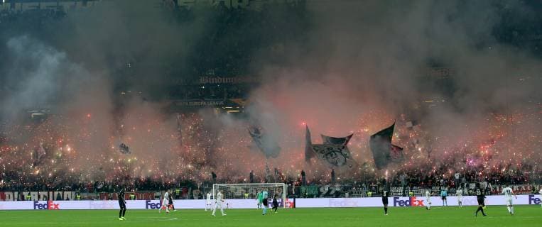 Fußball, EL, Eintracht Frankfurt - Apollon Limassol, Pyrotechnik im Frankfurter Block Deutschland, Frankfurt am Main, Commerzbank-Arena, 25.10.2018, Fussball - UEFA Europa League - Eintracht Frankfurt - Apollon Limassol Bild: v. l. Pyros in der Frankfurter Kurve, Lichtermeer Copyright: HMBxMedia xHeikoxBecker