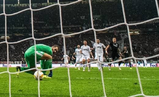 Sport Bilder des Tages 25.10.2018, xfux, Fussball UEFA Europa League, Eintracht Frankfurt - Apollon Limassol FC, emspor, v.l. Bruno Vale (Apollon Limassol), Filip Kostic (Eintracht Frankfurt) Goal scored, Tor zum 1:0 Frankfurt am Main