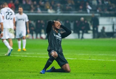 25.10.2018, xfux, Fussball UEFA Europa League, Eintracht Frankfurt - Apollon Limassol FC, emspor, v.l. Jonathan de Guzman (Eintracht Frankfurt) enttaeuscht, enttaeuscht schauend, dissapointed gibt Anweisungen, gestikuliert, mit den Armen gestikulieren gives instructions, gesticulate, gesticolando. Frankfurt am Main