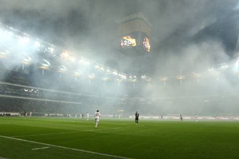 Rauchschwaden im Frankfurter Stadion nachdem Fans Pyrotechnik abgebrannt haben Eintracht Frankfurt vs Apollon Limassol, Fussball, Europa League, 25.10.2018 Eintracht Frankfurt vs Apollon Limassol, Fussball, Europa League, 25.10.2018 Frankfurt Copyright: xEIBNER RenexWeissx EP_RWS