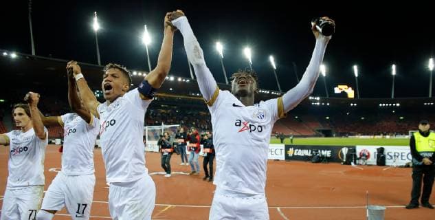 25.10.2018 Stadion Letzigrund Zürich , SCHWEIZ , Saison 2018 2019 Herren Fussball UEFA Europa League FC Zürich - Bayer 04 Leverkusen Schlussjubel Kevin Rüegg - Stephen Odey (FCZ)