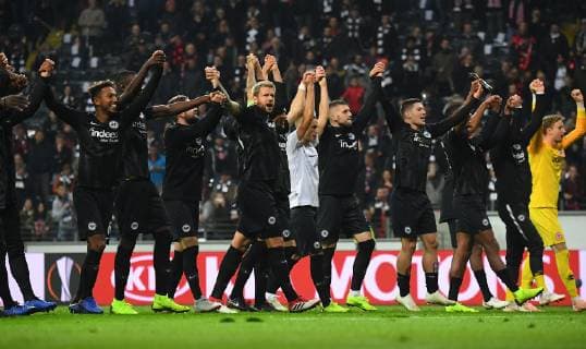 25.10.2018, xjhx, Fussball UEFA Europa League, Eintracht Frankfurt - Apollon Limassol FC emspor, v.l. Marco Russ (Eintracht Frankfurt) und Team jubeln jubelt nach Spielende. (DFL DFB REGULATIONS PROHIBIT ANY USE OF PHOTOGRAPHS as IMAGE SEQUENCES and or QUASI-VIDEO) Frankfurt am Main