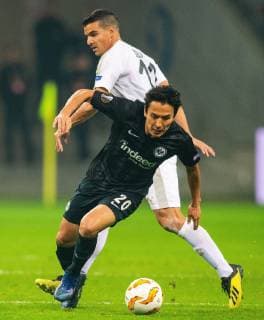 25.10.2018, xfux, Fussball UEFA Europa League, Eintracht Frankfurt - Apollon Limassol FC, emspor, v.l. Emillio Zelaya (Apollon Limassol), Makoto Hasebe (Eintracht Frankfurt) Frankfurt am Main