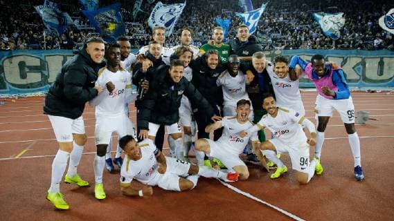 25.10.2018 Stadion Letzigrund Zürich , SCHWEIZ , Saison 2018 2019 Herren Fussball UEFA Europa League FC Zürich - Bayer 04 Leverkusen Schlussjubel ua. mit Stephen Odey , Kevin Rüegg , Pa Modou Jagne , Marco Schönbächler , Antonio Marchesano , Benjamin Kololli , Toni Domgjoni , Assan Ceesay und Alain Nef (FC Zürich)