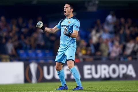 October 25, 2018 - Vila-Real, Castellon, Spain - Andres Fernandez of Villarreal celebrates goal his teammates during the Group G match of the UEFA Europa League between Villarreal CF and Rapid Wien at La Ceramica Stadium Villarreal, Spain on October 25, 2018. Villarreal CF v SK Rapid Wien - UEFA Europa League  - ZUMAn230 20181025_zaa_n230_383 Copyright: xJosexBretonx