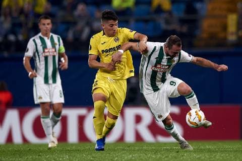 October 25, 2018 - Vila-Real, Castellon, Spain - Caseres of Villarreal and Bolingoli of Rap Wien battle for the ball Group G match of the UEFA Europa League between Villarreal CF and Rapid Wien at La Ceramica Stadium Villarreal, Spain on October 25, 2018. Villarreal CF v SK Rapid Wien - UEFA Europa League  - ZUMAn230 20181025_zaa_n230_385 Copyright: xJosexBretonx