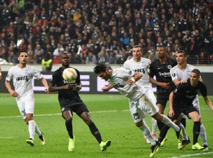 25.10.2018 GER, Frankfurt am Main, Commerzbankarena Saison 2018 2019, 1. Bundesliga, Europa League: Eintracht Frankfurt - Apollon Limassol Marios Stylianou (Apollon Limassol ) per Kopf DFL regulations prohibit any use of photographs as image sequences and or quasi-video