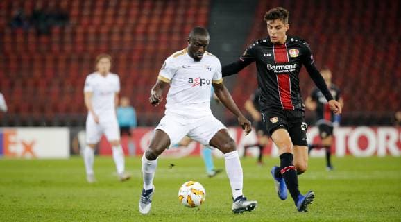 25.10.2018 Stadion Letzigrund Zürich , SCHWEIZ , Saison 2018 2019 Herren Fussball UEFA Europa League FC Zürich - Bayer 04 Leverkusen Pa Modou Jagne (FC Zürich) gegen Kai Havertz (Leverkusen)