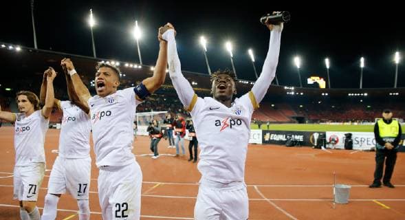 25.10.2018 Stadion Letzigrund Zürich , SCHWEIZ , Saison 2018 2019 Herren Fussball UEFA Europa League FC Zürich - Bayer 04 Leverkusen Schlussjubel Kevin Rüegg - Stephen Odey (FC Zürich)