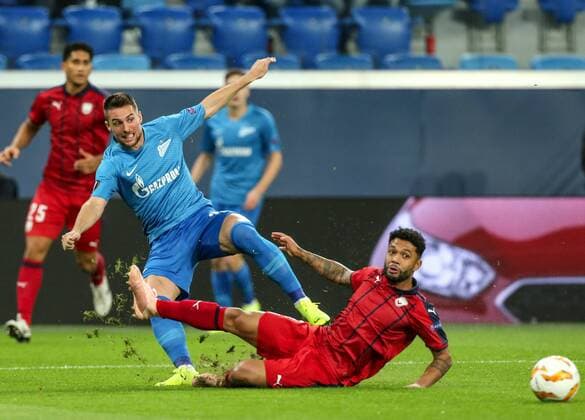 October 25, 2018 - Saint Petersburg, Russia - Robert Mak of FC Zenit Saint Petersburg (L) and Otavio of FC Girondins de Bordeaux vie for the ball during the Group C match of the UEFA Europa League between FC Zenit Saint Petersburg and FC Girondins de Bordeaux at Saint Petersburg Stadium on October 25, 2018 in St.Petersburg, Russia. Zenit Saint Petersburg v FC Girondins de Bordeaux - UEFA Europa League: Group C  - ZUMAn230 20181025_zaa_n230_351 Copyright: xIgorxRussakx