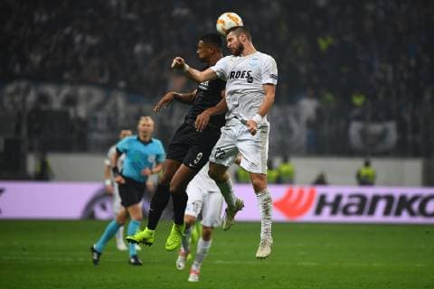 (181026) -- FRANKFURT , Oct. 26, 2018 -- Sebastien Haller (L) of Eintracht Frankfurt vies with Valentin Roberge of Apollon Limassol during the UEFA Europa League Group H match between Eintracht Frankfurt and Apollon in Frankfurt am Main, Germany, on Oct. 25, 2018. Eintracht Frankfurt won 2-0. ) (SP)GERMANY-FRANKFURT-SOCCER-UEFA EUROPA LEAGUE-FRANKFURT VS APOLLON UlrichxHufnagel 