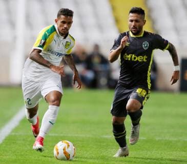 (181026) -- NICOSIA, Oct. 26, 2018 -- Wanderson (R) of Ludogorets vies with Igor Silva of AEK Larnaca during the Europa League Group A match between AEK Larnaca and Ludogorets in Nicosia, Cyprus on Oct. 25, 2018. The match tied 1-1. ) (SP)CYPRUS-NICOSIA-SOCCER-UEFA EUROPA LEAGUE-AEK LARNACA VS LUDOGORETS SakisxSavvides 