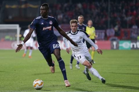 Fussball Europa League 2018 - 2019 24.10.2018, Fussball Europa League, UEFA Europa League, 2018-2019, Gruppenphase, Gruppe F, Spieltag 3, Luxemburg, Stade Josy Barthel, Luxemburg (LUX) - F91 Dudelange, Düdelingen, - Olympiakos Piräus (GRE) vl: Pape Abou Cisse, Pape Abou Cisse (Olympiakos Piräus, Olympiakos Piraeus, 66) - David Turpel, Dave Turpel (F91 Duedelingen - 77)