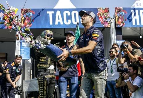 Motorsports: FIA Formula One World Championship WM Weltmeisterschaft 2018, Grand Prix of Mexico, 3 Daniel Ricciardo (AUS, Aston Martin Red Bull Racing), 33 Max Verstappen (NLD, Aston Martin Red Bull Racing), Mexico-City Mexico