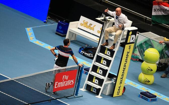 TENNIS - ATP Tennis Herren Erste Bank Open VIENNA,AUSTRIA,26.OCT.18 - TENNIS - ATP World Tour, Erste Bank Open. Image shows Mikhail Kukushkin (KAZ) and referee Gianluca Moscarella. GEPAxpictures xPhilippxBrem
